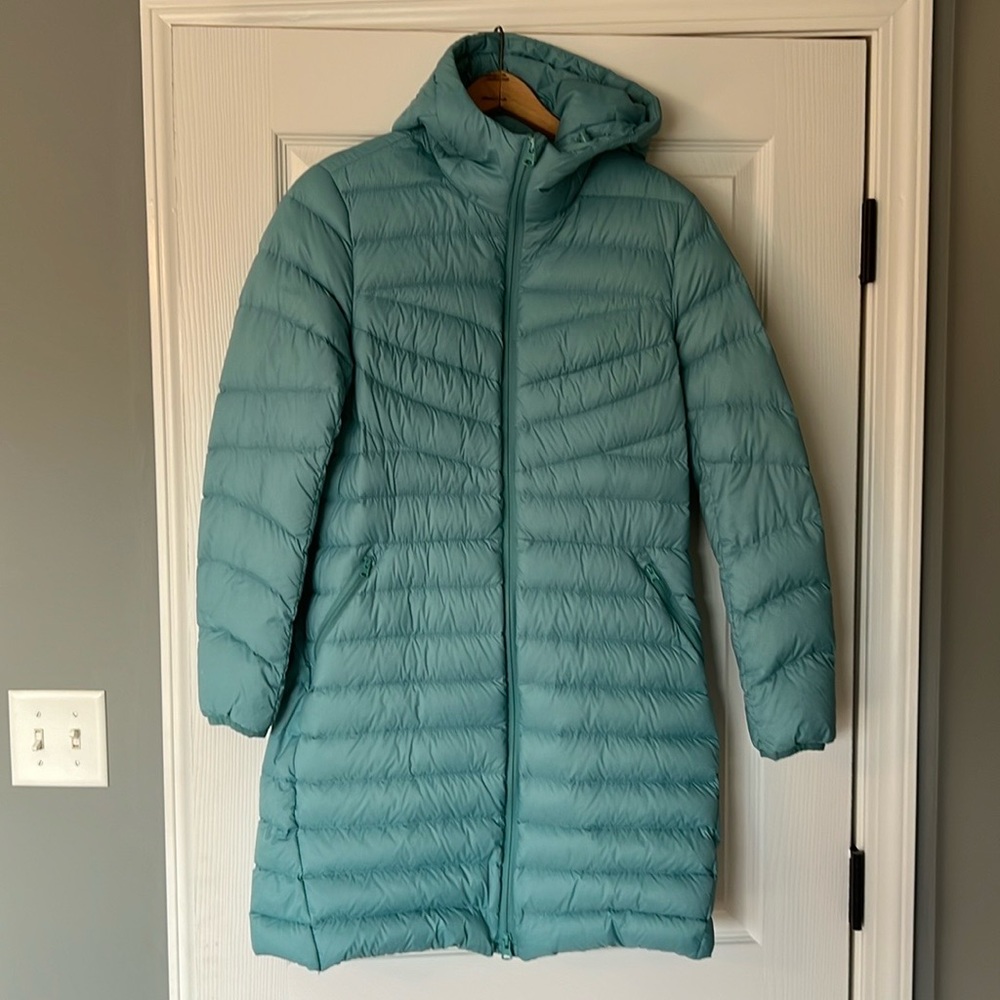 Lands End size small (6-8) packable down jacket